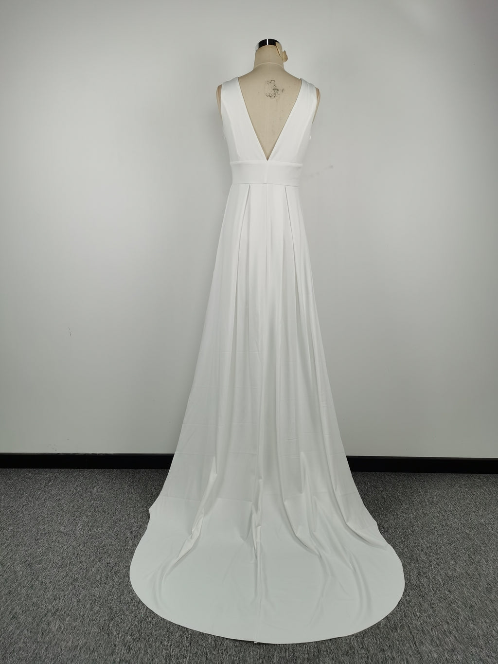 V-neck Sleeveless with Tail Wedding Dress