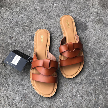 Casual flat sandals