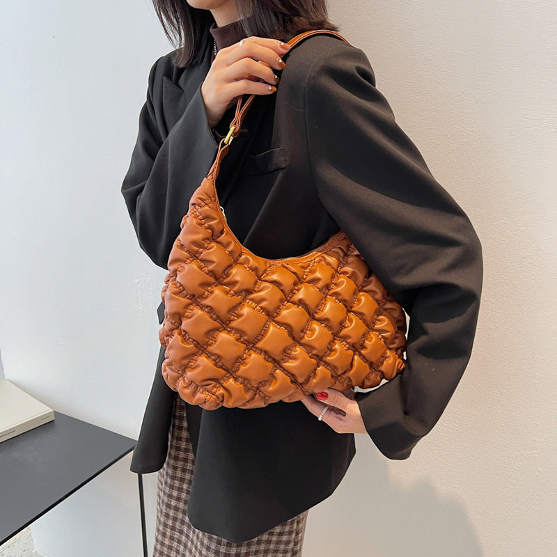 Lingge Quilted Shoulder Messenger Bag
