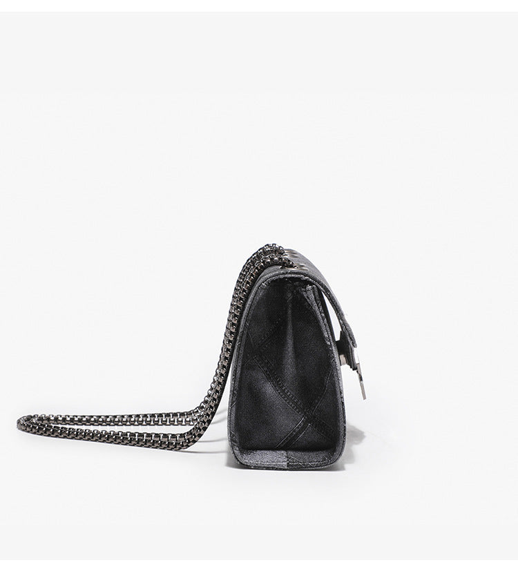Gradient Rhombus Embossed Chain Messenger Bag