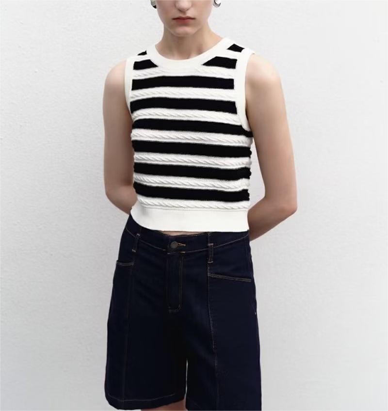 Striped Black White Jacquard Knitted Camis